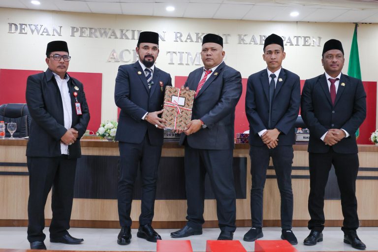 Bupati Aceh Timur Serahkan KUA-PPAS 2026 ke DPRK September 24, 2025
