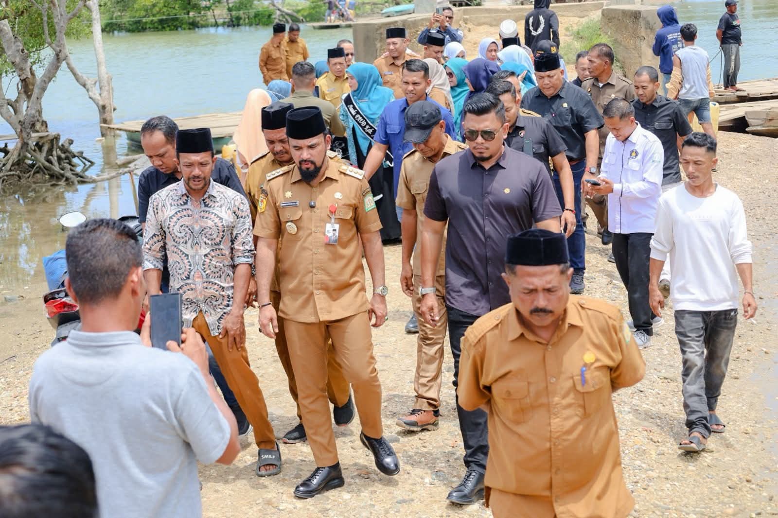 Rencana Akan Dibangun, Bupati Al-Farlaky Tinjau Jembatan Naleung Julok  Oktober 8, 2025