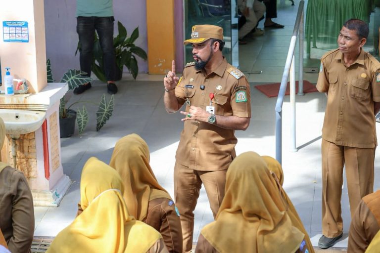 Bupati Aceh Timur Akan Pecat dan Tunda Pangkat Petugas Medis yang Lalai Layani Masyarakat  Oktober 7, 2025