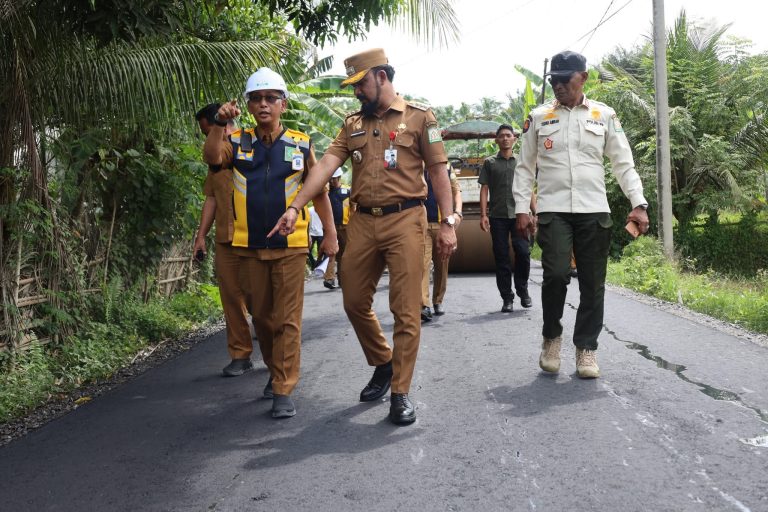 Bupati Al-Farlaky Bangun Jalan dan Jembatan di Aceh Timur Rp 48 Miliar Oktober 20, 2025