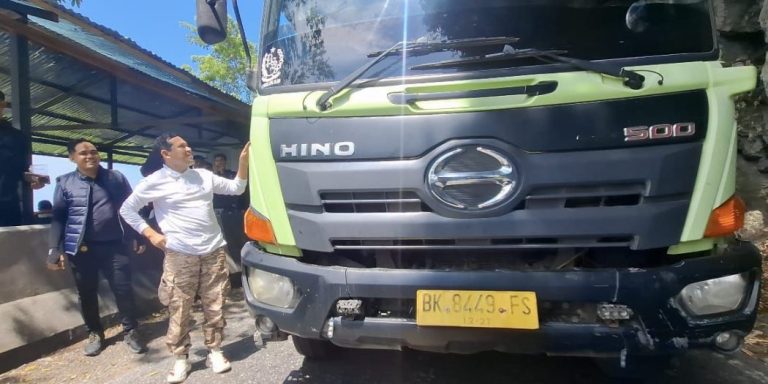 Wagub Sapa Sopir Truk Pelat Luar Aceh di Puncak Geurutee, Beri Jajan Makan Siang Oktober 4, 2025