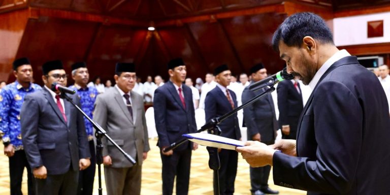 Lantik Kepala SKPA, Gubernur Mualem Ingatkan Percepatan Serapan Anggaran Lantik Kepala SKPA, Gubernur Mualem Ingatkan Percepatan Serapan Anggaran Oktober 10, 2025