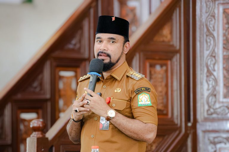 Bupati Al-Farlaky Ajak Jamaah Hindari Penyakit Hati: Bek Ku'eh Oktober 14, 2025