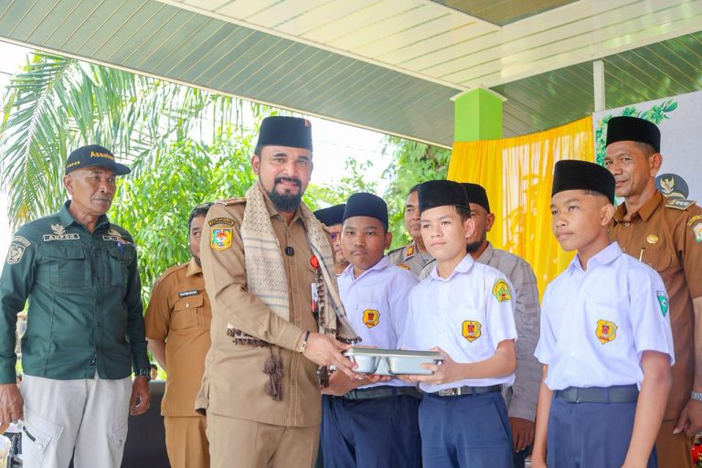 Bupati Al-Farlaky: Dapur MBG Harus Jamin Makanan Sehat dan Higinis. Oktober 27, 2025