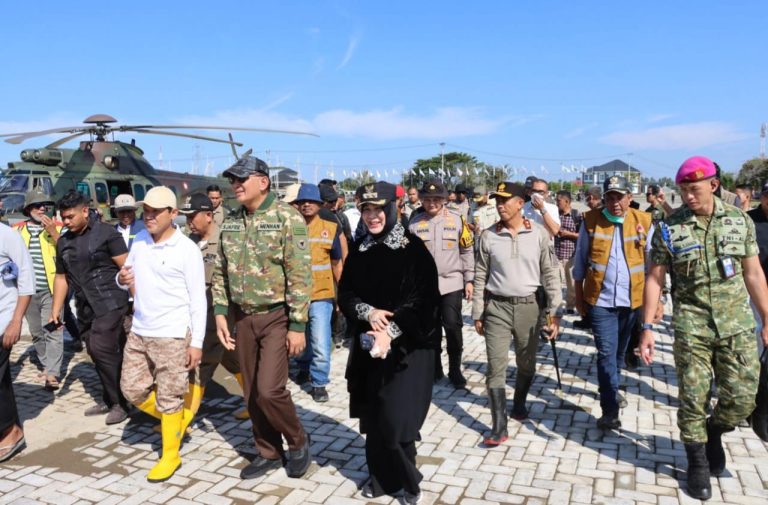 Kapolda Aceh Dampingi Menhan, Mendagri, dan Panglima TNI Tinjau Banjir di Pidie Jaya November 29, 2025