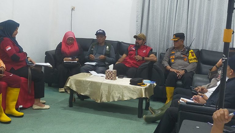 Status Darurat Bencana, Al-Farlaky Kerahkan Kepala OPD Atasi Korban Banjir di Aceh Timur November 26, 2025