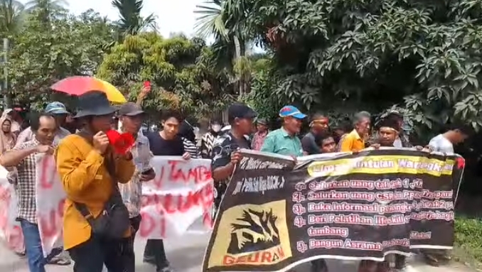 Penyaluran CSR Dinilai Tak Transparan, Ratusan Warga Demo PT Medco di Aceh Timur  November 4, 2025