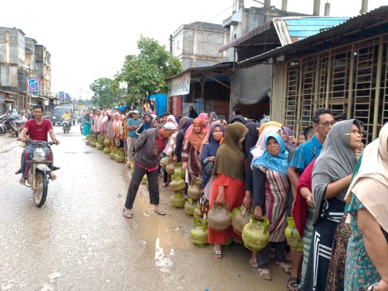 LPG langka, Warga Minta Pertamina dan Pemkab Aceh Timur Awasi Pangkalan Nakal  Desember 21, 2025