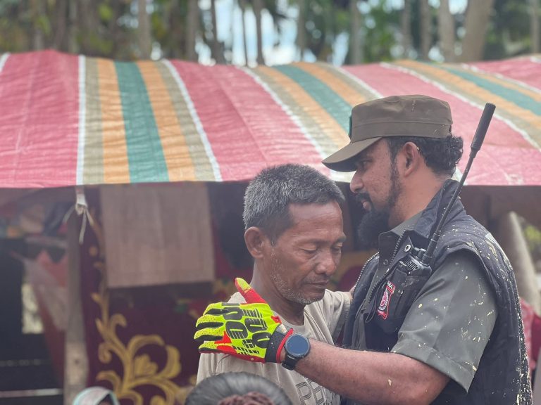 Bupati Aceh Timur Al-Farlaky Menginap dan Makan di Lokasi Pengungsi Januari 1, 2026