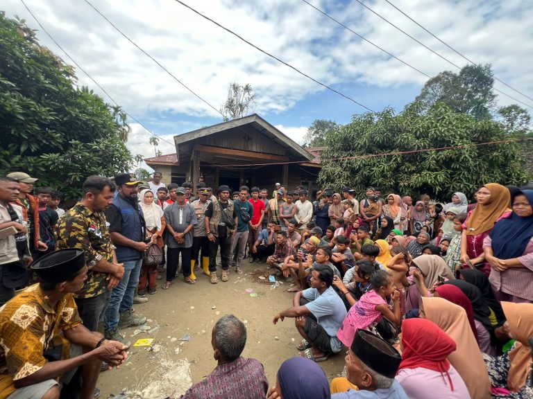 Bupati Al-Farlaky Kembali Jelajah Jalur Sungai Temui Warga di Pedalaman Simpang Jernih Bupati Al-Farlaky Kembali Jelajah Jalur Sungai Temui Warga di Pedalaman Simpang Jernih Januari 5, 2026