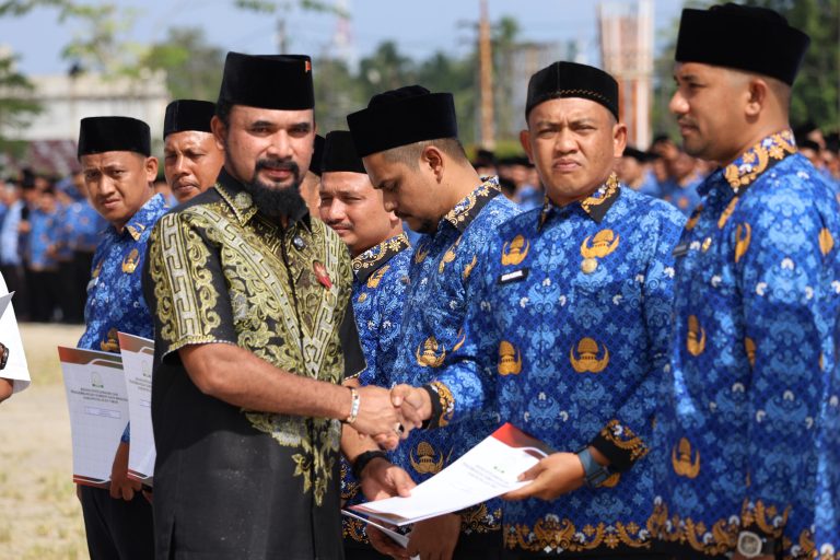 Bupati Al-Farlaky Lantik 4.816 PPPK Paruh Waktu Bupati Al-Farlaky Lantik 4.816 PPPK Paruh Waktu Januari 23, 2026