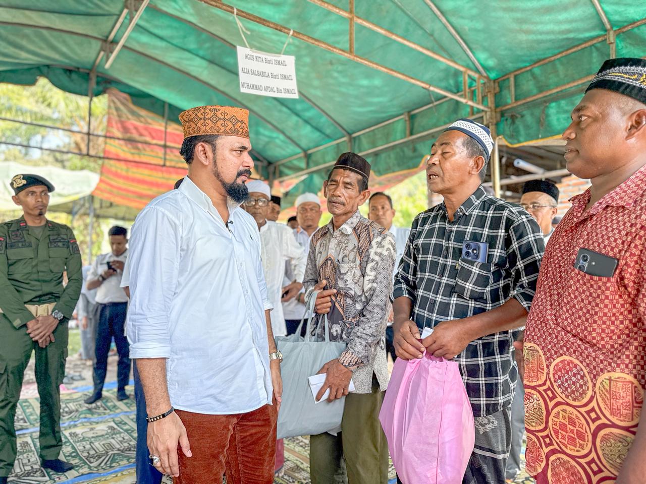 Bupati Al-Farlaky Melayat ke Rumah Empat Pelajar Tenggelam di Perairan Peudawa Maret 25, 2026