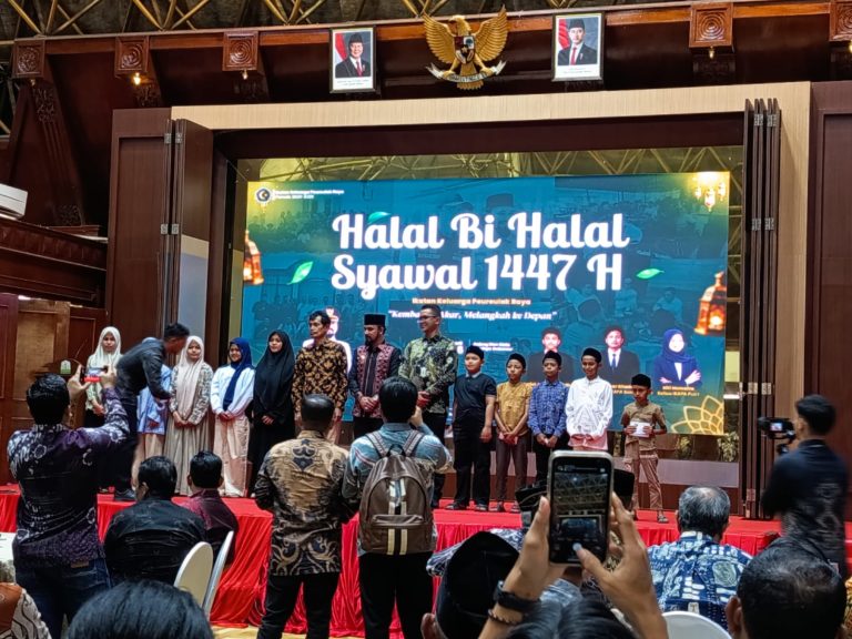 Hadiri Halal Bihalal IKAPA, Bupati Al-Farlaky: Warga Peureulak Tunjukan Bahwa Kita Kokoh  April 16, 2026
