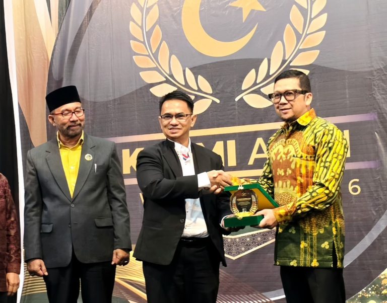 Dr Syaifullah Muhammad Raihan Penghargaan KAHMI Award 2026 April 17, 2026