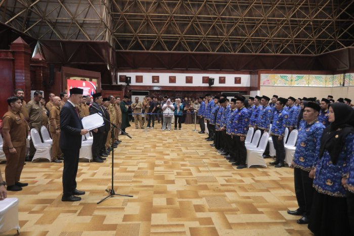 Sekda Aceh Lantik Pejabat Administrator dan Pengawas Sekda Aceh Lantik Pejabat Administrator dan Pengawas Mei 12, 2026