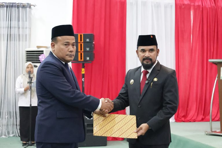 Bupati Al-Farlaky Lantik T Reza Rizki Sebagai Pj Sekda Aceh Timur Juli 15, 2026