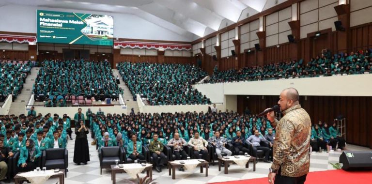 Dirut Bank Aceh Bekali Ribuan Mahasiswa Baru USK Melek Finansial, Waspadai Judol dan Pinjol Dirut Bank Aceh Bekali Ribuan Mahasiswa Baru USK Melek Finansial, Waspadai Judol dan Pinjol Agustus 12, 2026