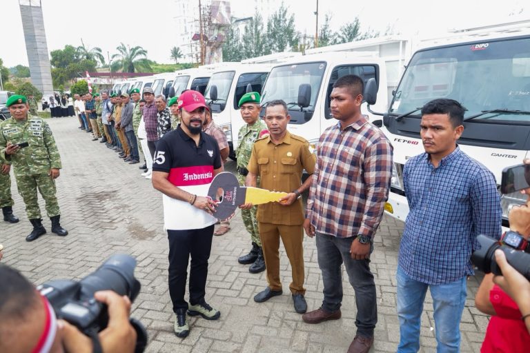 Bupati Al-Farlaky Serahkan 20 Mobil Truck untuk Koperasi Desa Merah Putih Agustus 14, 2026