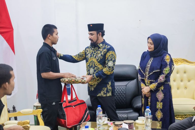 Bupati Al-Farlaky Sambut 13 Nelayan Aceh Timur di Pendopo September 20, 2026