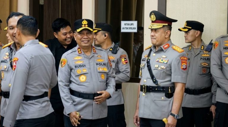 Kapolda Aceh Hadiri Sertijab Sejumlah PJU di Mabes Polri Kapolda Aceh Hadiri Sertijab Sejumlah PJU di Mabes Polri Oktober 3, 2026